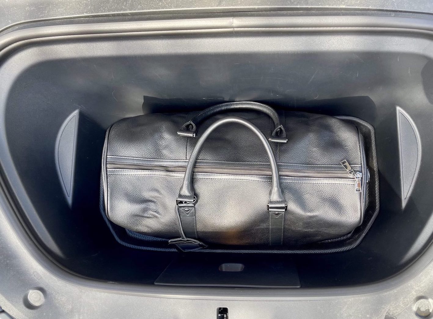 Model S/3/X/Y: Premium leather travel bag